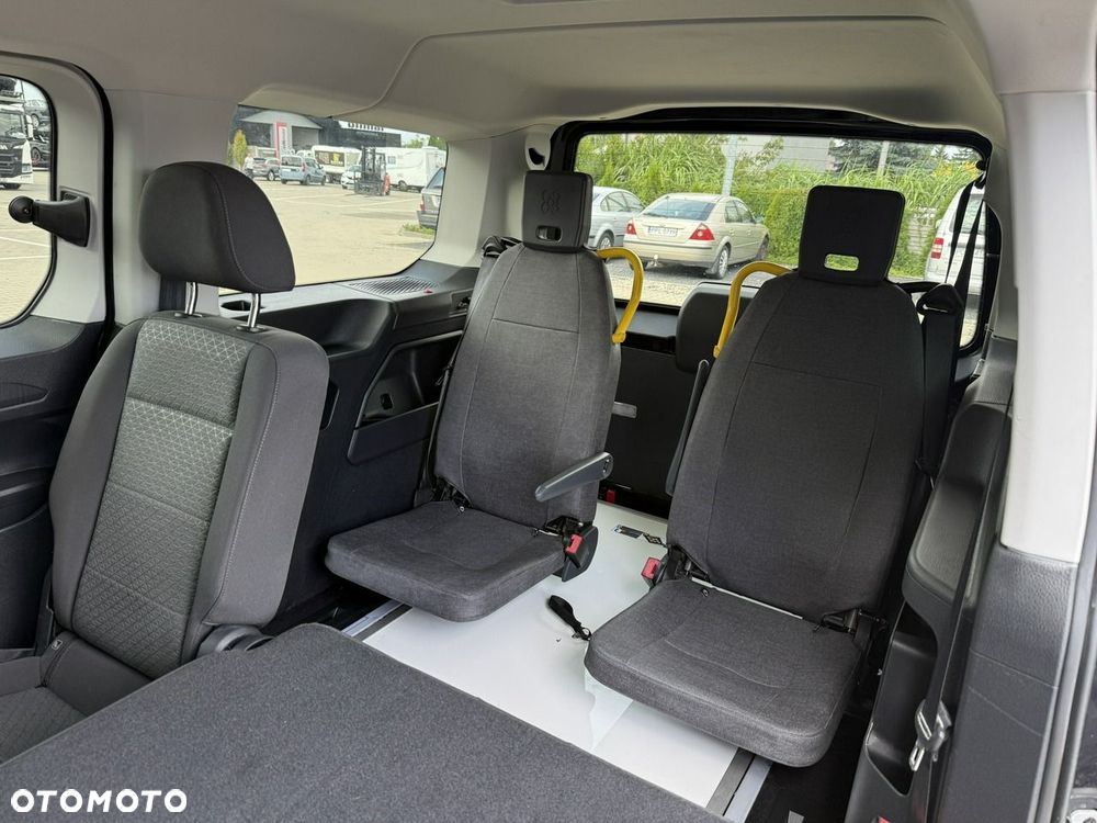Ford Tourneo Connect Grand - 9