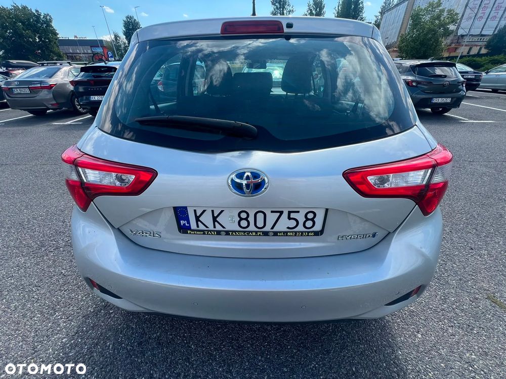 Toyota Yaris Hybrid 100 Premium - 26