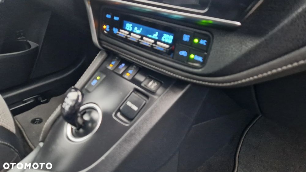 Toyota Auris Hybrid 135 Prestige - 12