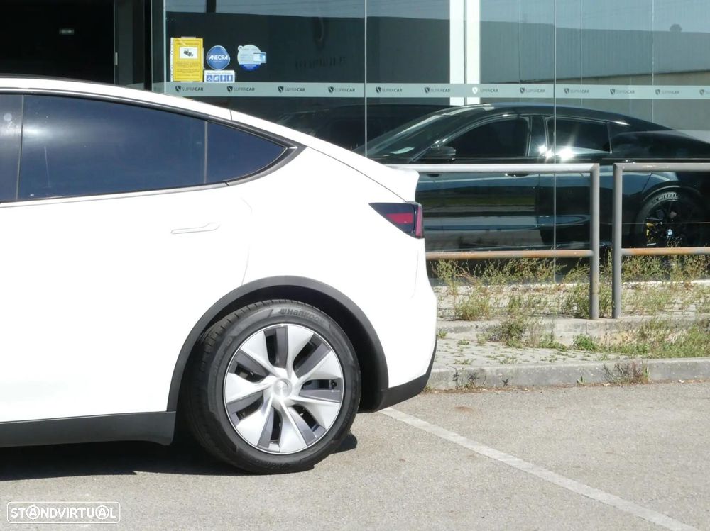 Tesla Model Y Standard - 17