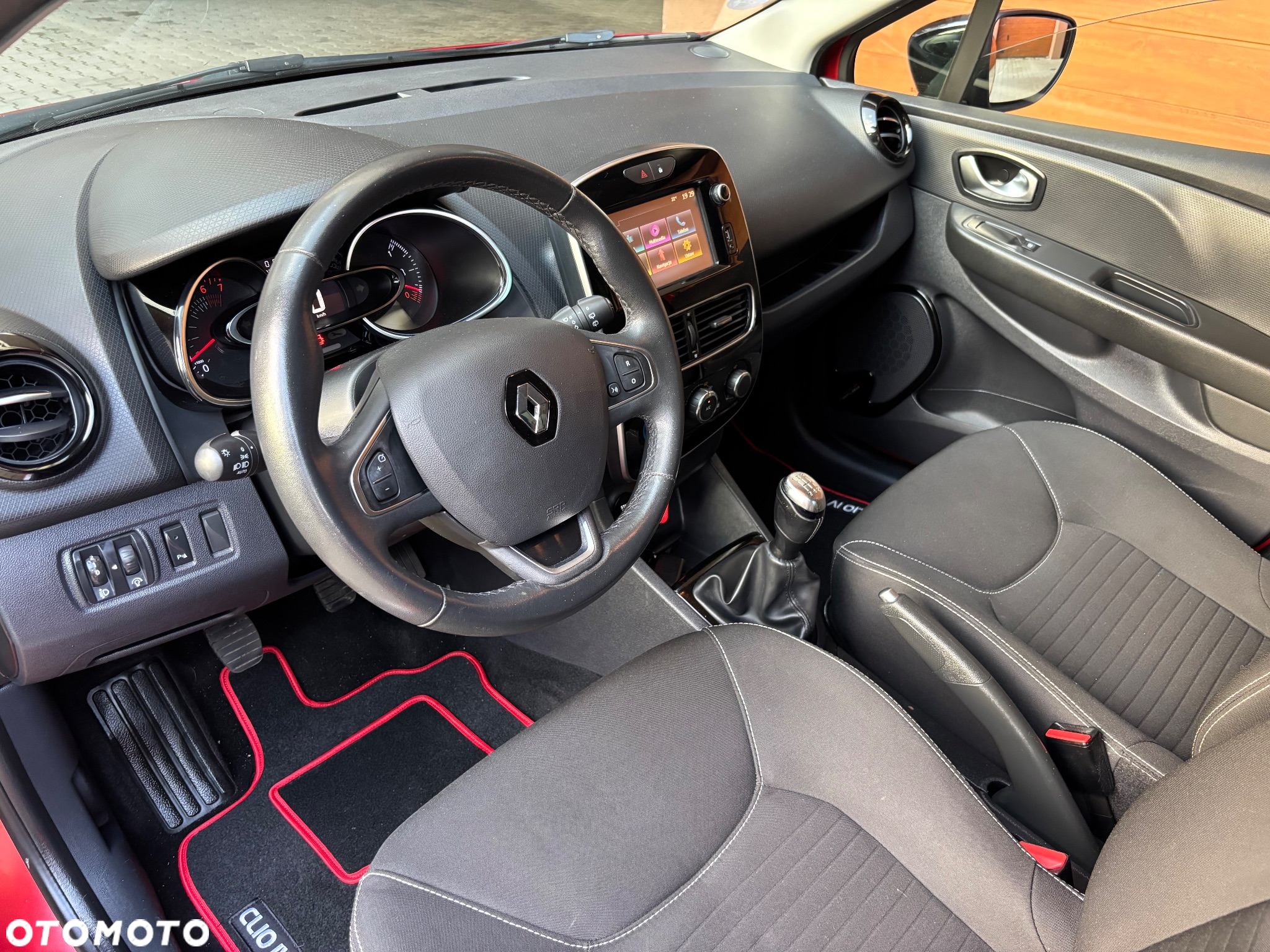 Renault Clio TCe 90 BUSINESS EDITION - 10