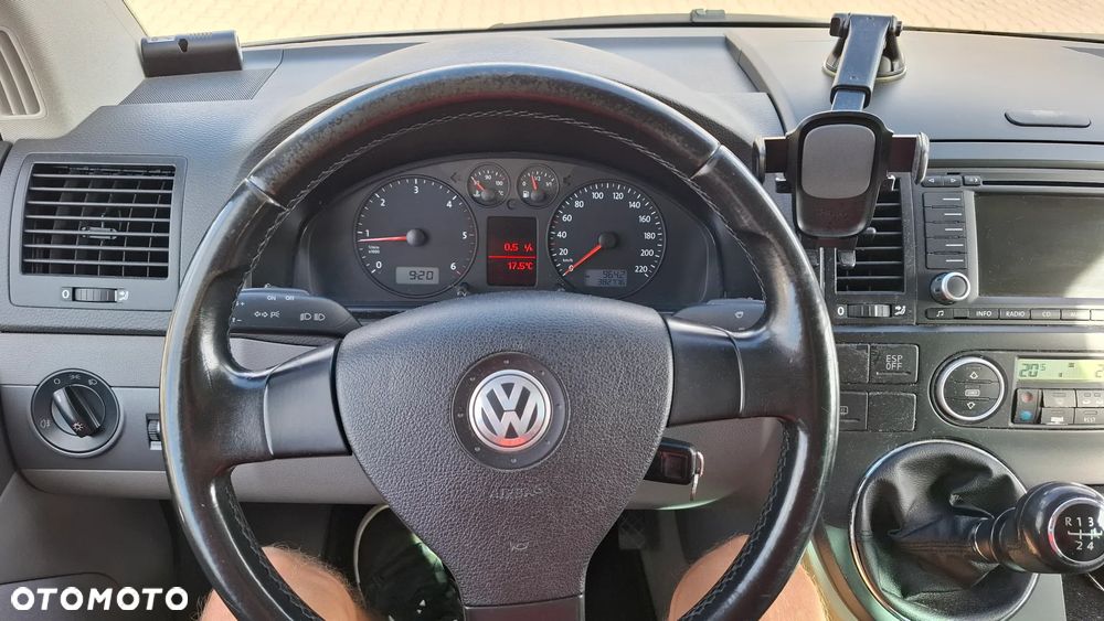 Volkswagen Multivan - 24