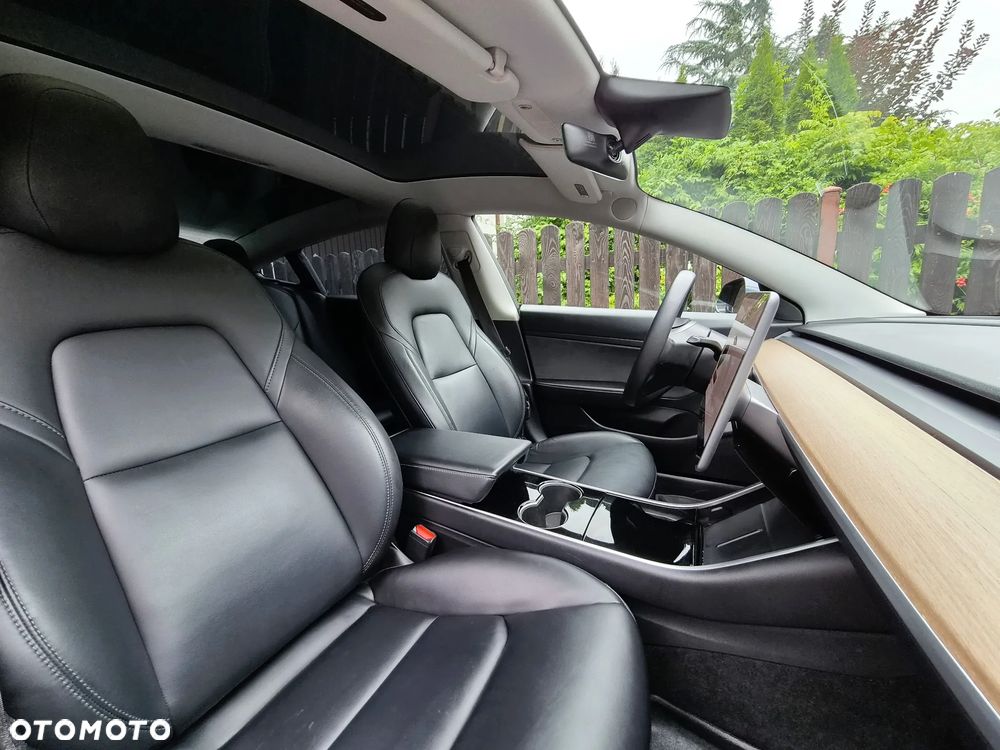 Tesla Model 3 - 12