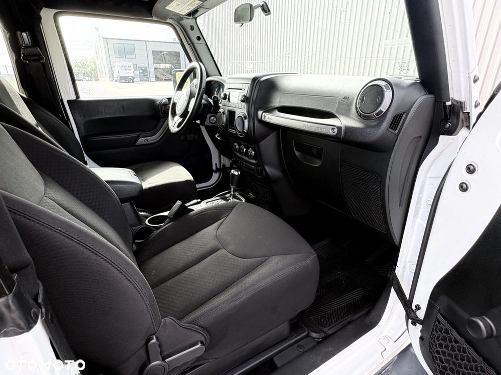 Jeep Wrangler - 11
