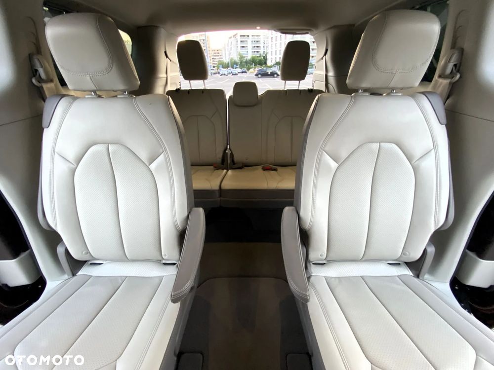 Chrysler Pacifica - 11