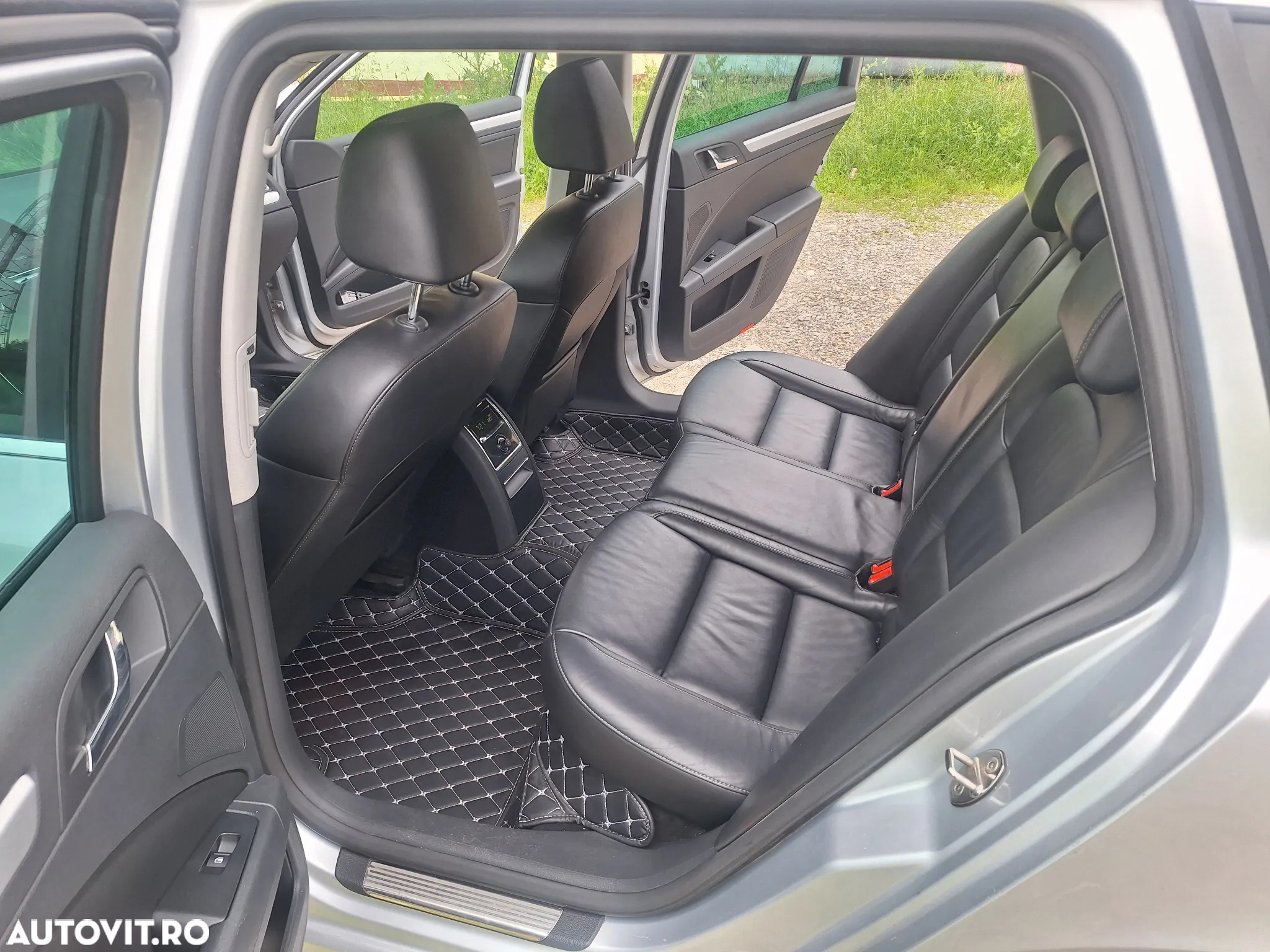 Skoda Superb 2.0 TDI DSG Ambition - 9