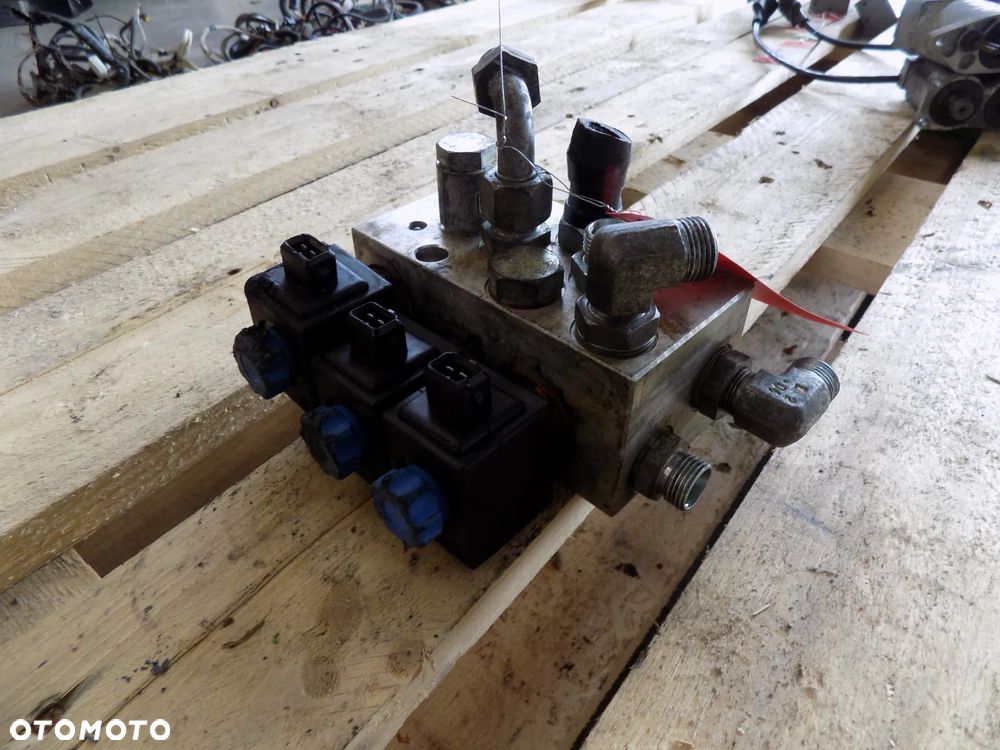 Merlo P 34.7 rozdzielacz r934003816 rexroth cewka rexroth cfk13206me0001 - 3