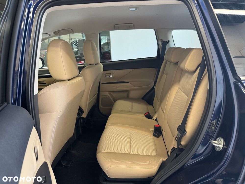 Mitsubishi Outlander - 8