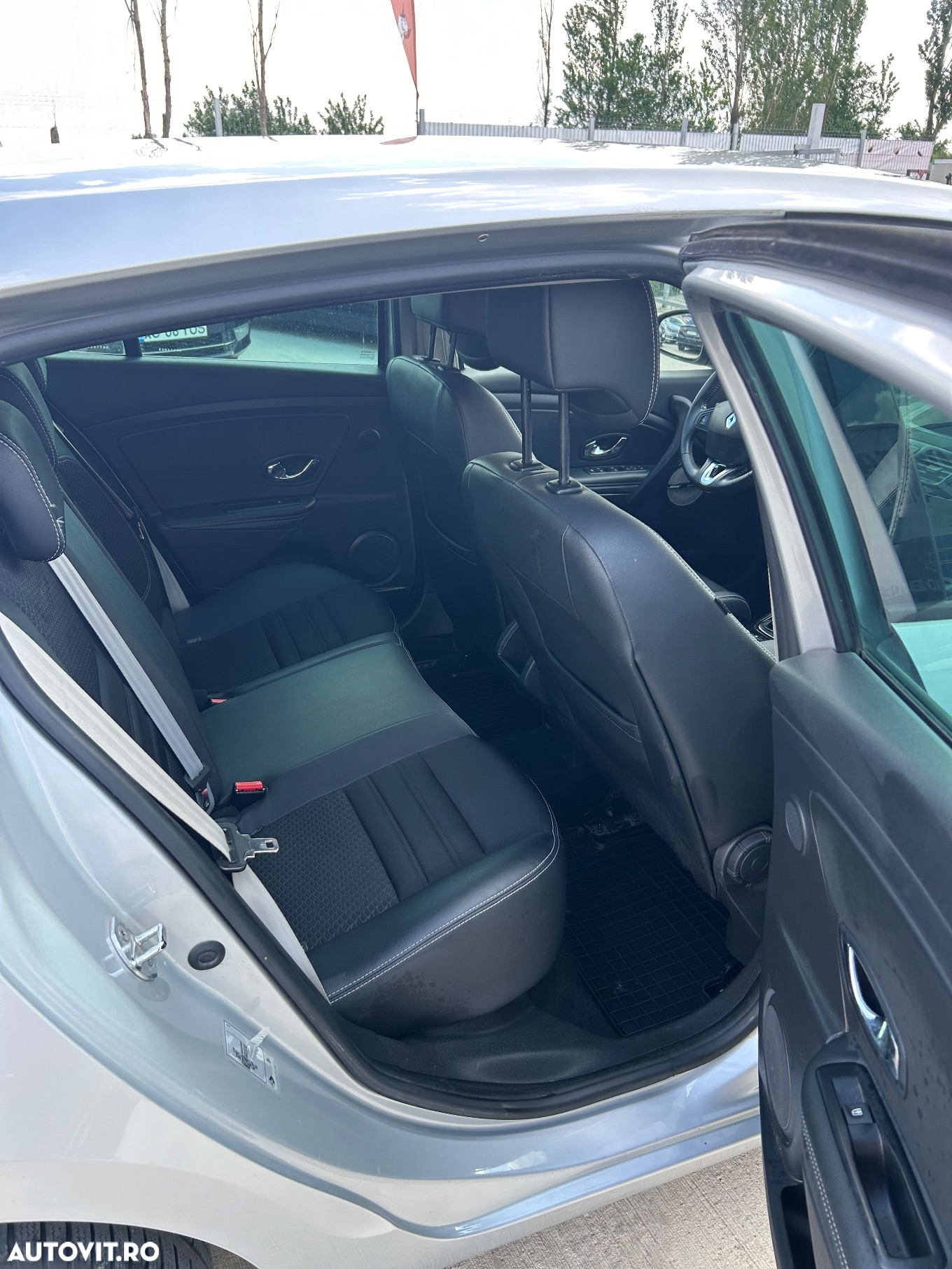 Renault Megane ENERGY dCi 110 Start & Stop Bose Edition - 8