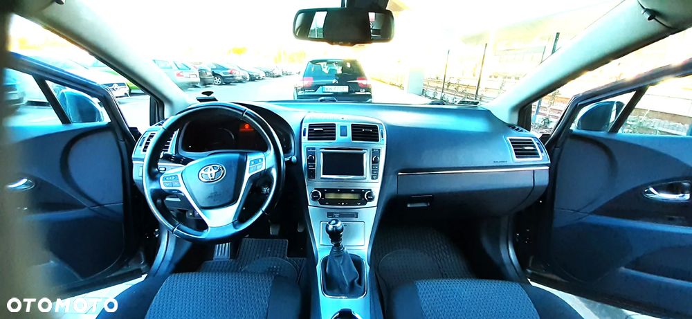 Toyota Avensis 2.2 D-4D Sol NAVI - 17