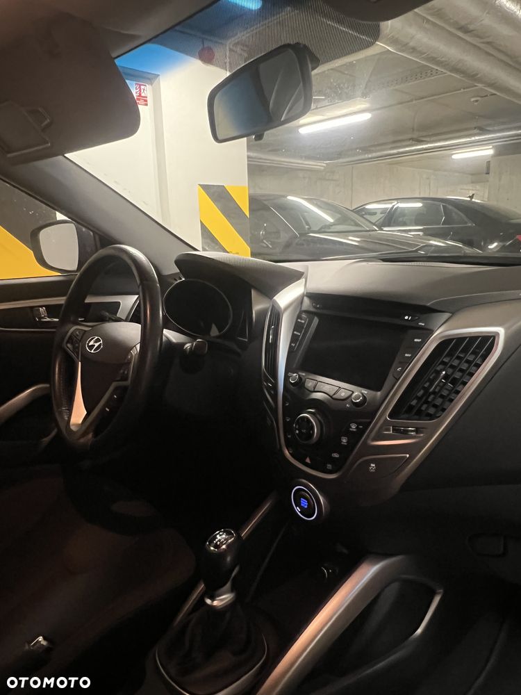 Hyundai Veloster 1.6 GDI Comfort - 30