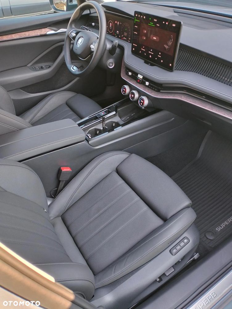 Skoda Superb 2.0 TDI SCR 4x4 L&K DSG - 17