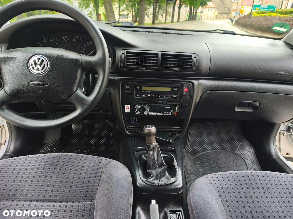 Volkswagen Passat - 11