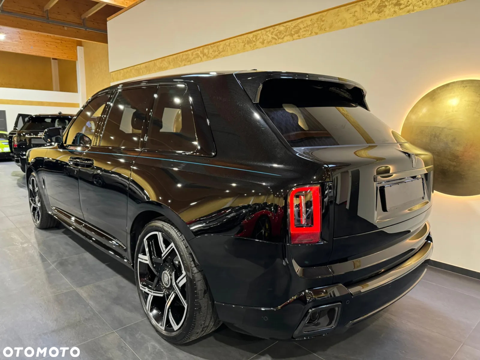 Rolls-Royce Cullinan Black Badge - 4