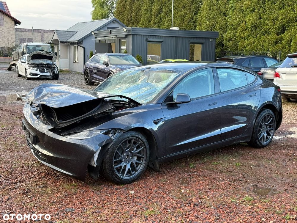 Tesla Model 3 - 3