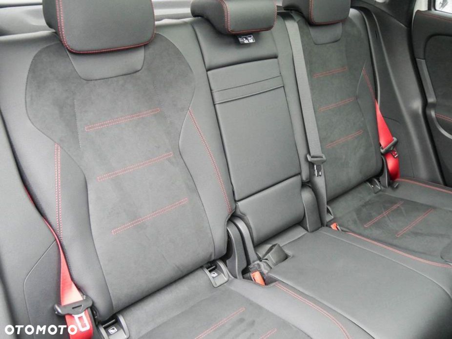 Mercedes-Benz GLA AMG 35 mHEV 4-Matic 8G-DCT - 15