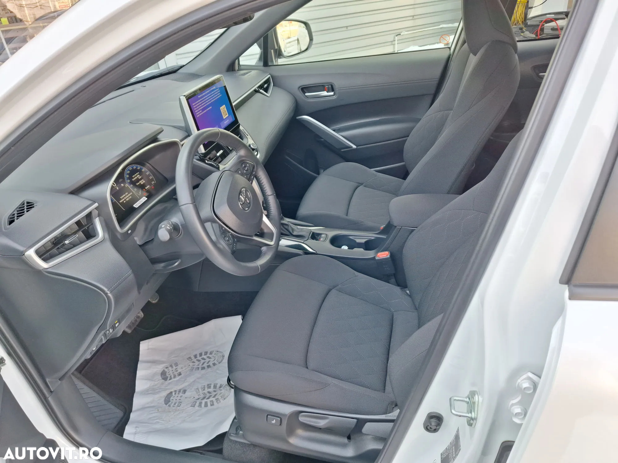 Toyota Corolla Cross - 10