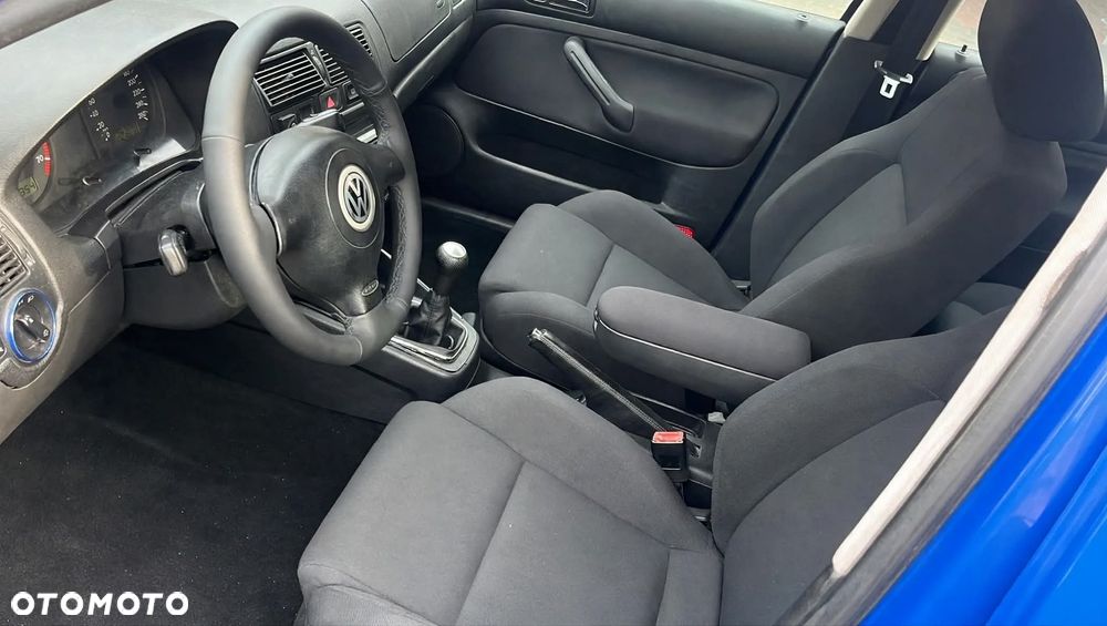 Volkswagen Golf - 35