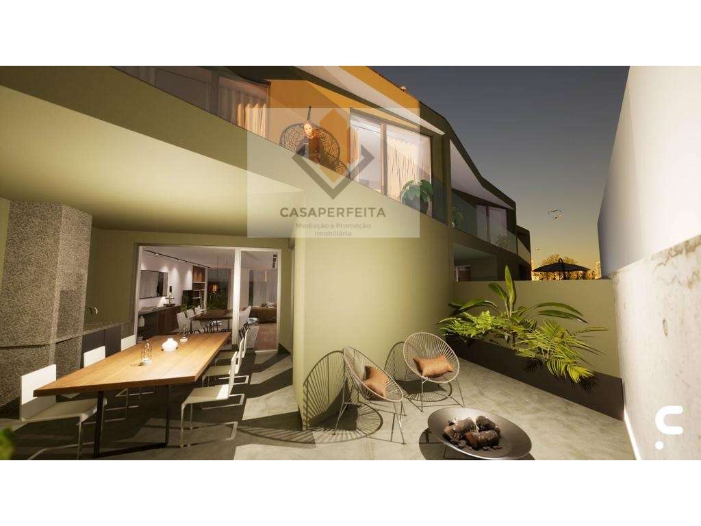 Moradia V4 de 3 Frentes em Condomínio de Luxo com Piscina e Jardins... - Grande imagem: 2/22