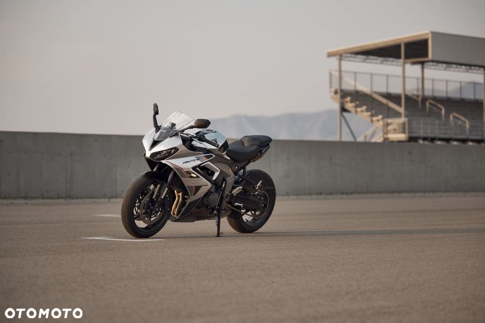 Triumph Daytona - 7