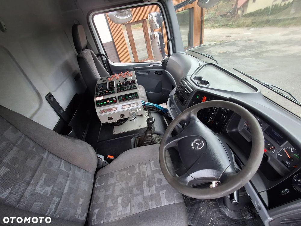 Mercedes-Benz Axor 1829 Zamiatarka BUCHER OptiFant 70 2 Silniki Karcher Wysokiego Ciśnienia Szczotki L/R Listwa Ciśnieniowa + Lanca Eunited PM10 - 28