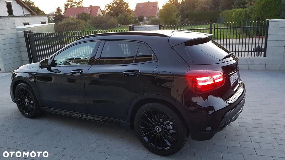 Mercedes-Benz GLA 180 7G-DCT AMG Line - 11