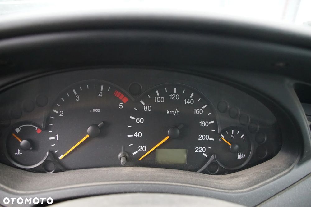 Auto na części - Ford Focus MK1 Lift 1.8 TDCI 101 KM FFDA 2S4R-7002-PB Deep Navy 2004R Silnik Skrzynia Drzwi Maska Błotnik Klapa Zderzak Lampa Lusterko Klamka Szyba Deska Kokpit Sterownik Moduł Czujnik Licznik Panel Kierownica - 12