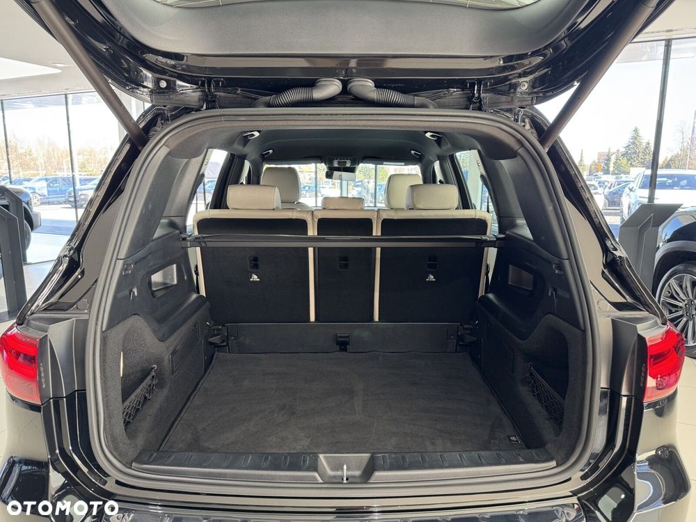 Mercedes-Benz GLB - 16