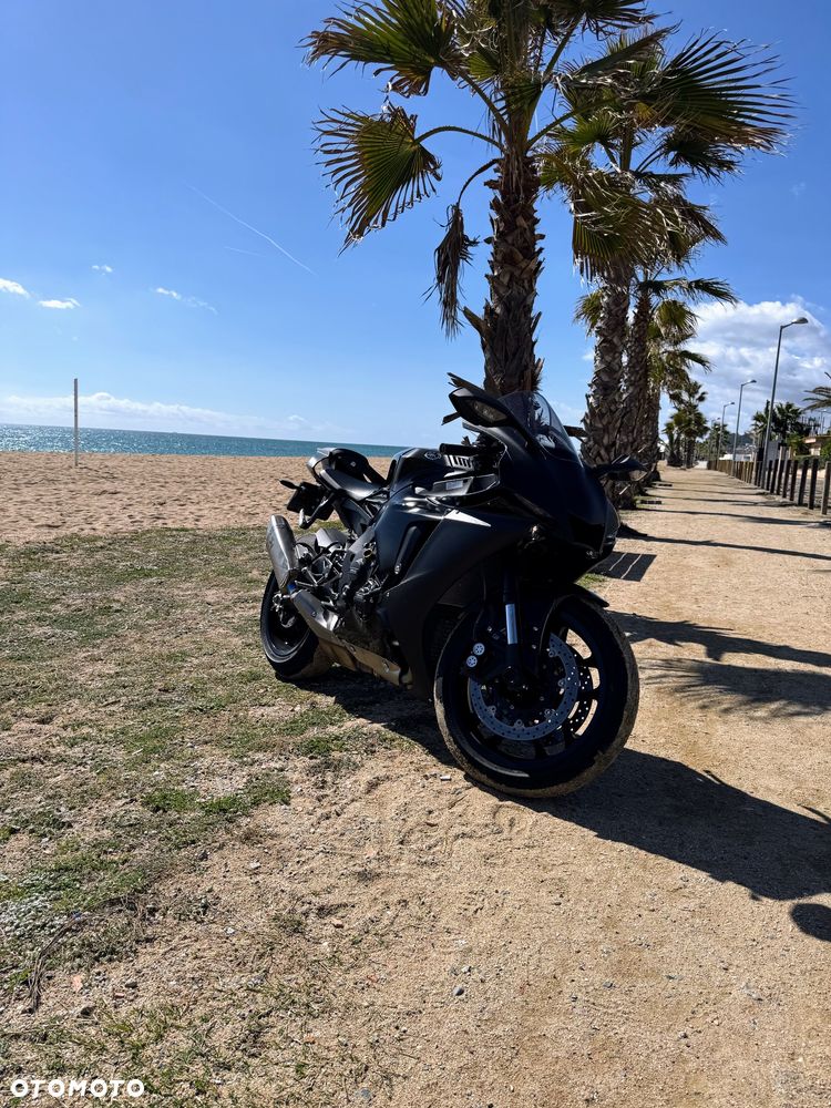 Yamaha R1 - 10