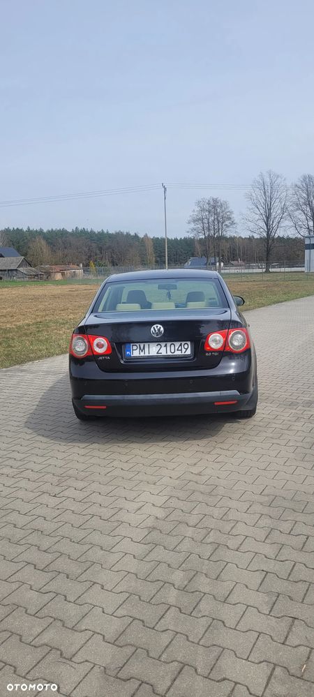 Volkswagen Jetta 2.0 TDI DSG Comfortline - 4