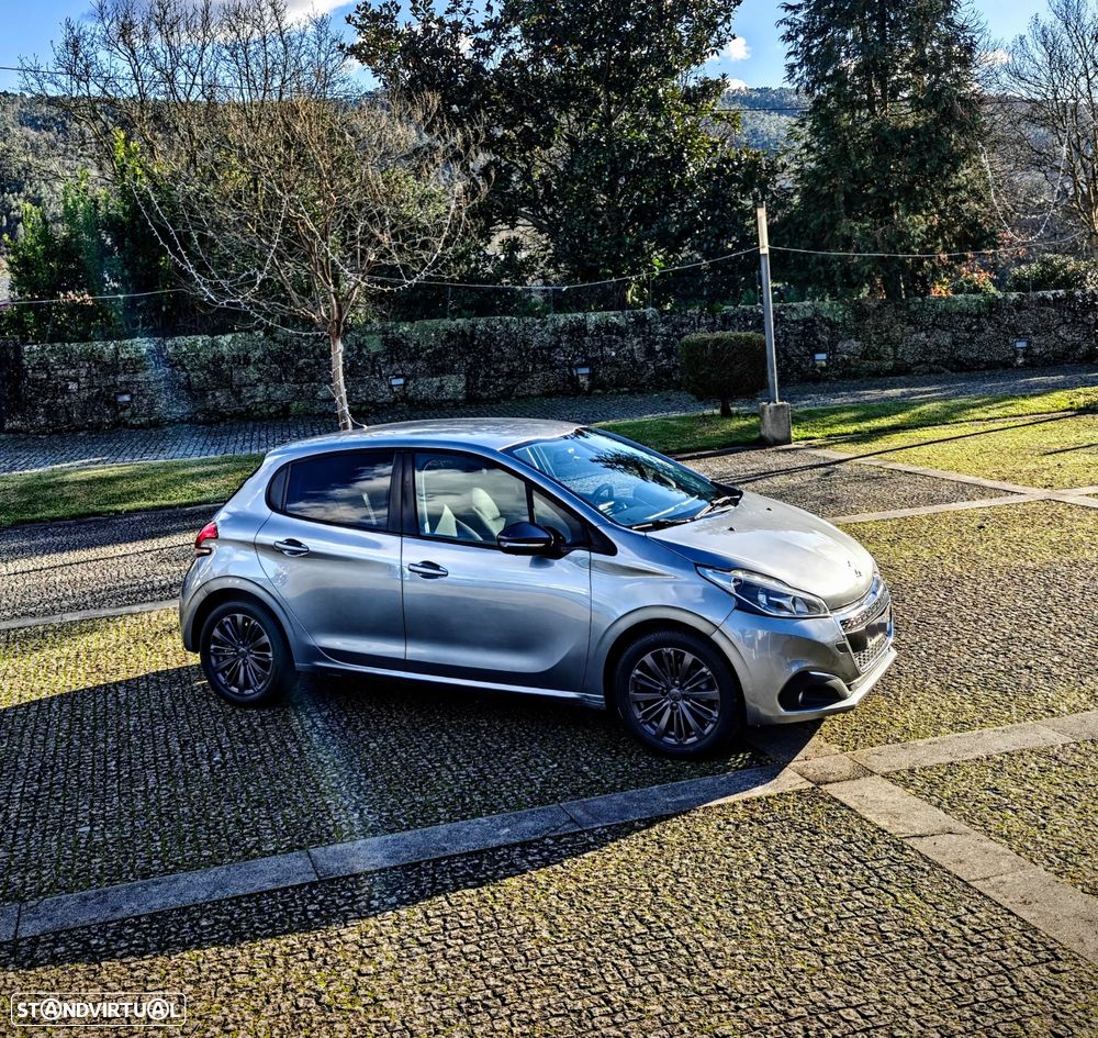 Peugeot 208 PureTech 110 Stop & Start Signature - 32