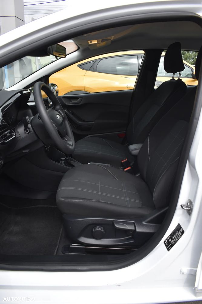 Ford Fiesta - 32