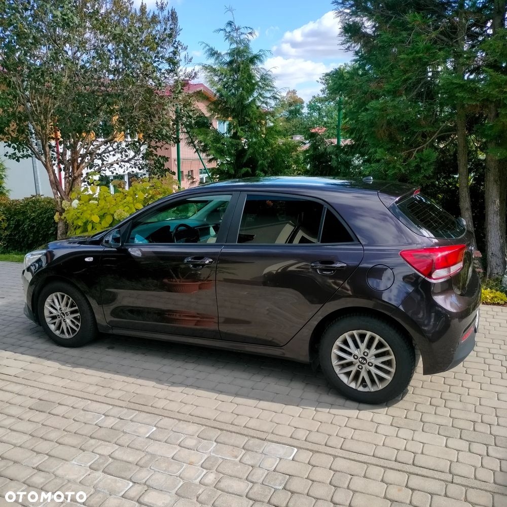 Kia Rio 1.2 L - 9