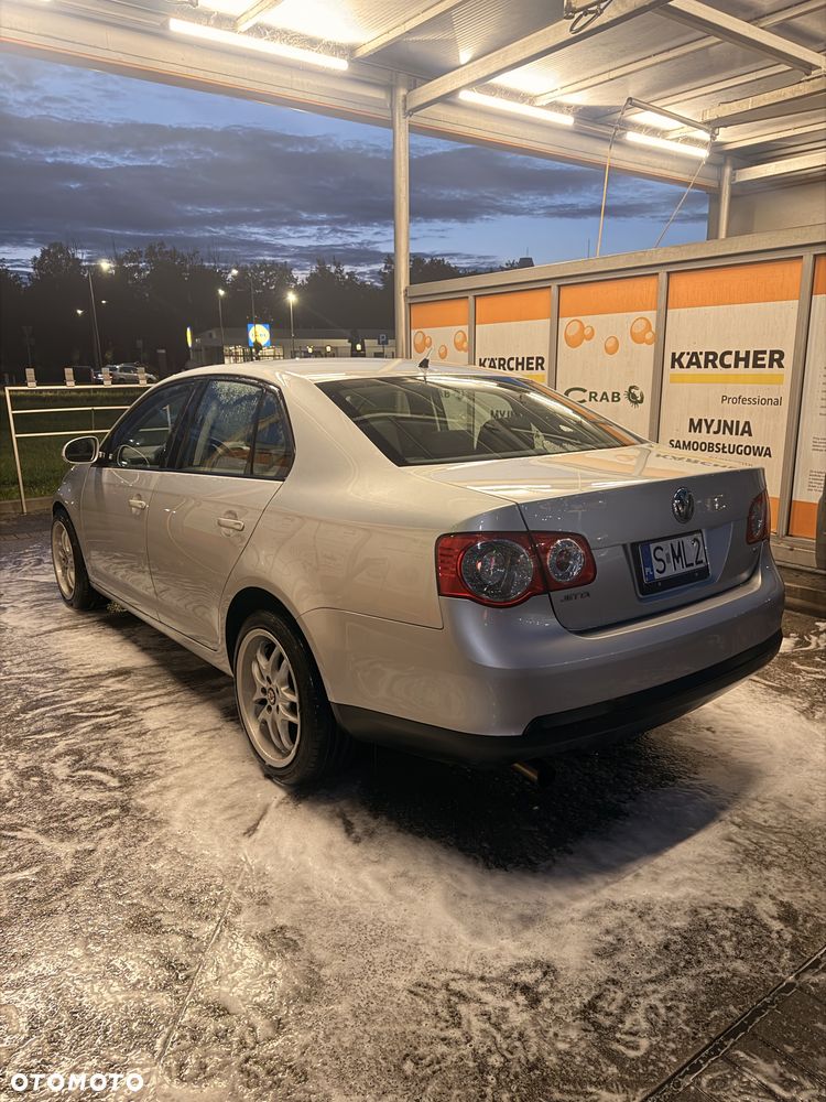 Volkswagen Jetta - 4