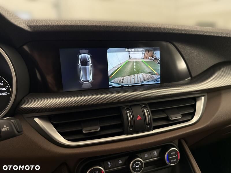 Alfa Romeo Stelvio - 16