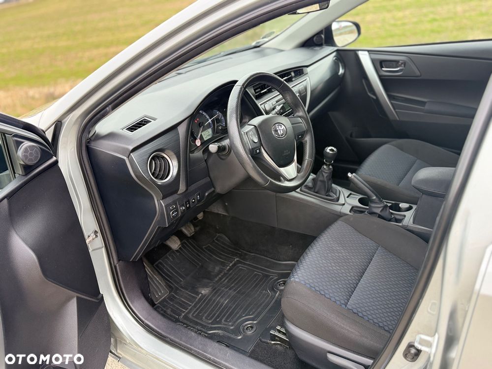 Toyota Auris - 12