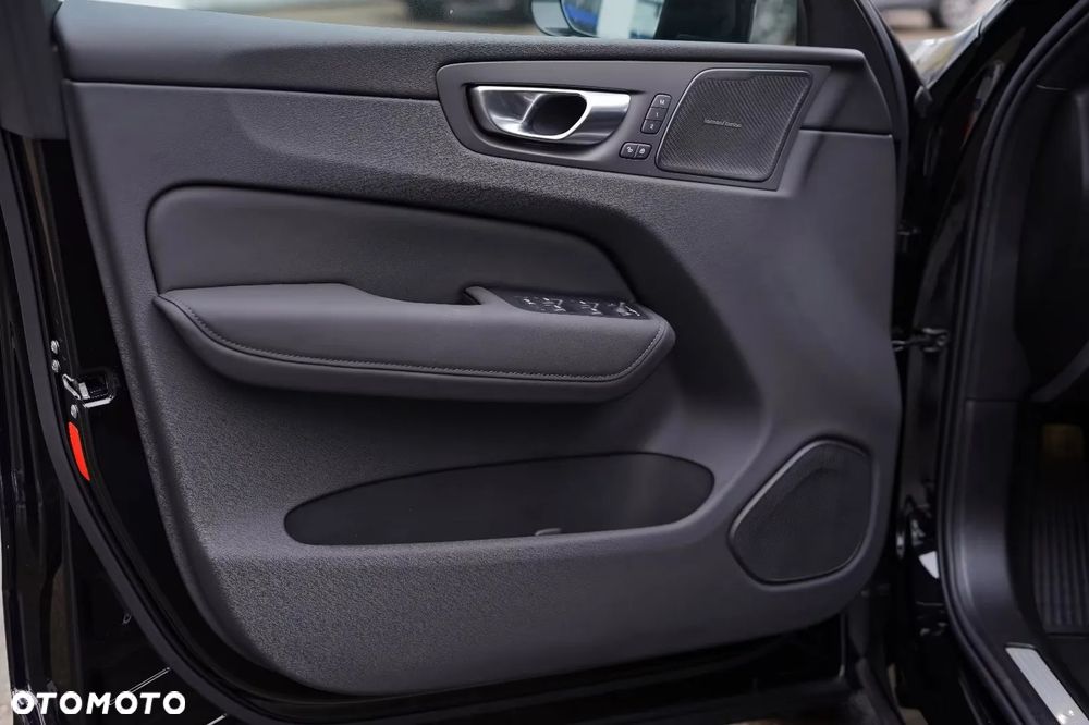 Volvo XC 60 B5 B AWD Plus Black Edition - 29