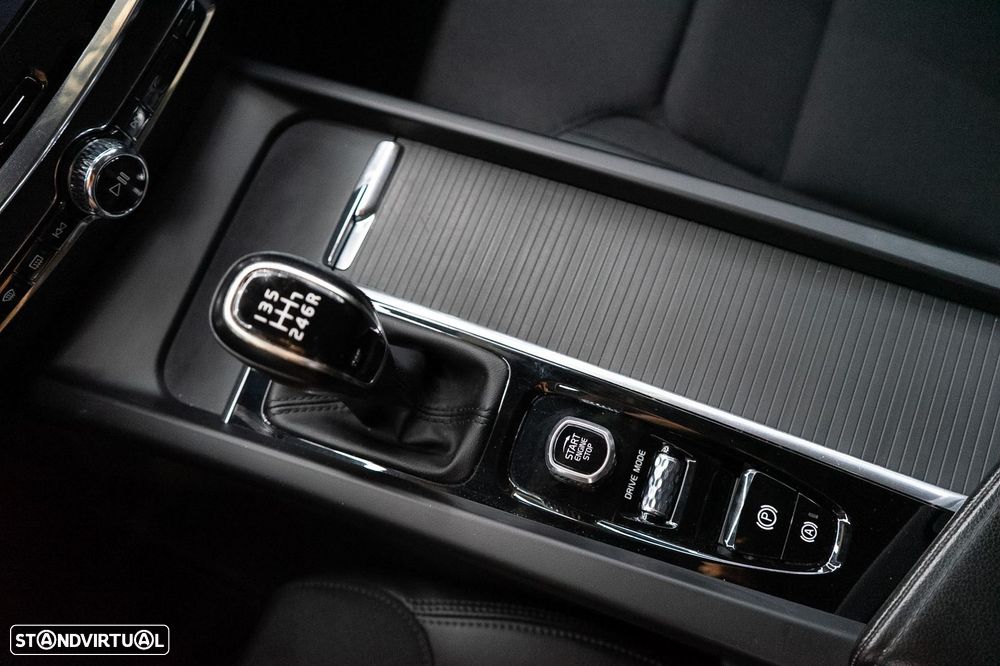 Volvo V60 2.0 D3 Momentum - 28