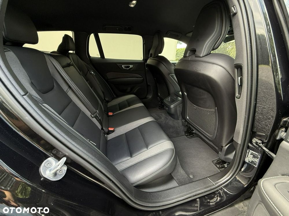 Volvo V60 Cross Country B4 D AWD Plus - 31