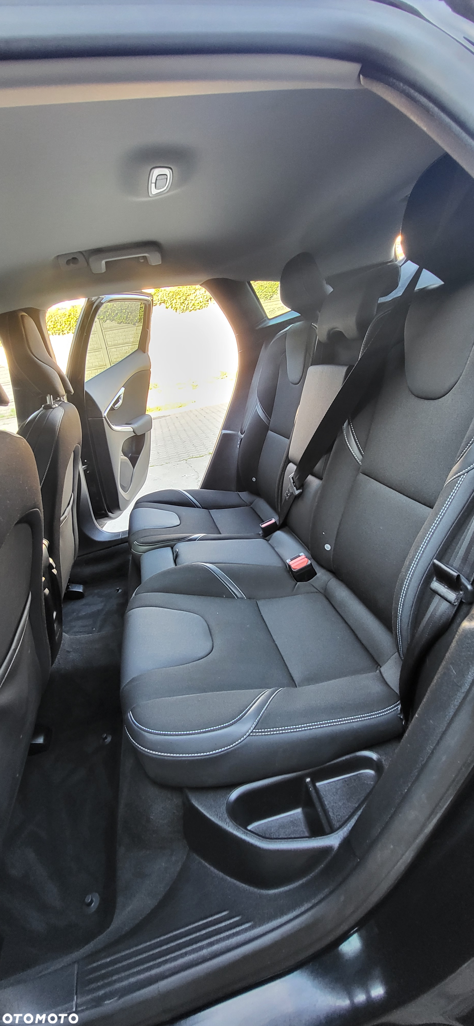 Volvo V40 D4 Drive-E Momentum - 27