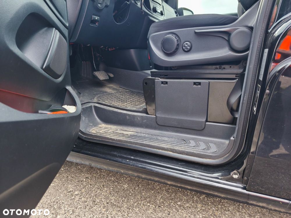 Mercedes-Benz E-Vito - 16