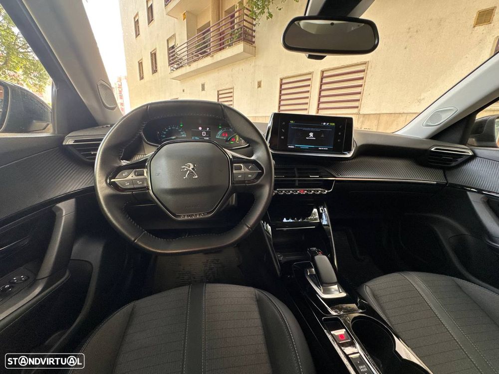 Peugeot e-2008 Allure - 8