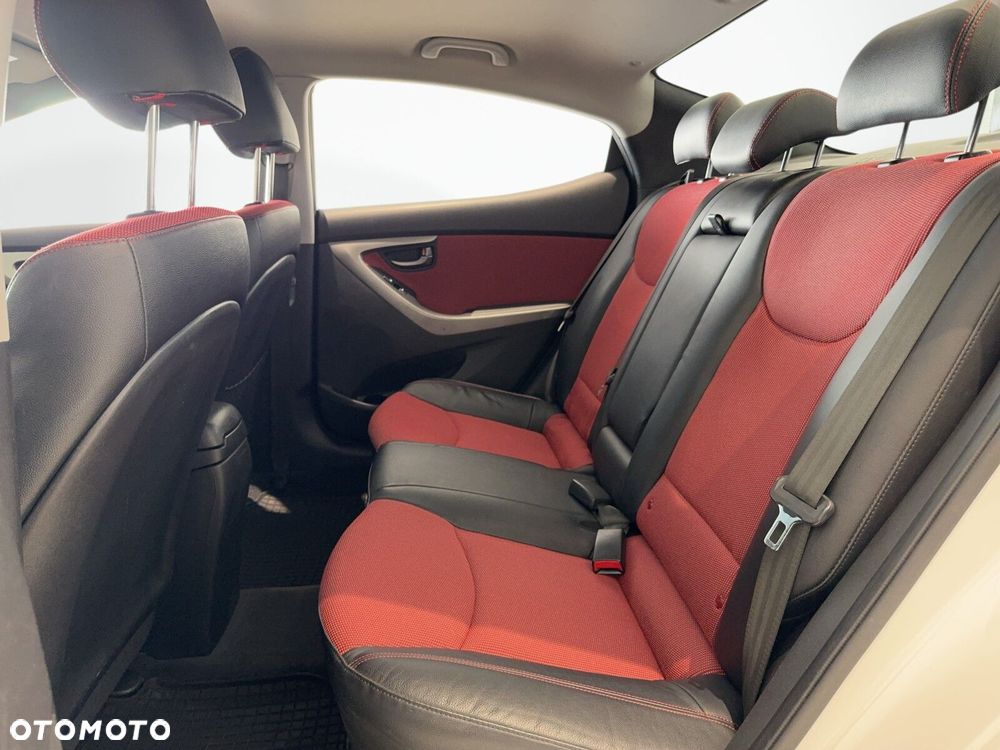 Hyundai Elantra 1.6 Classic + - 11