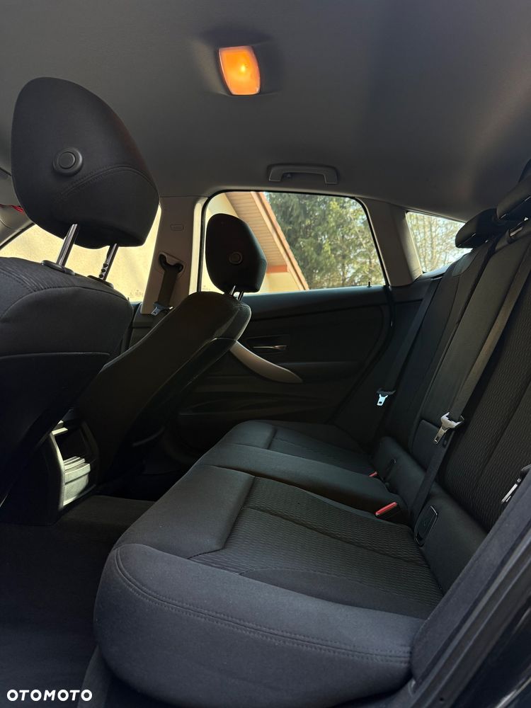 BMW Seria 3 320d - 11