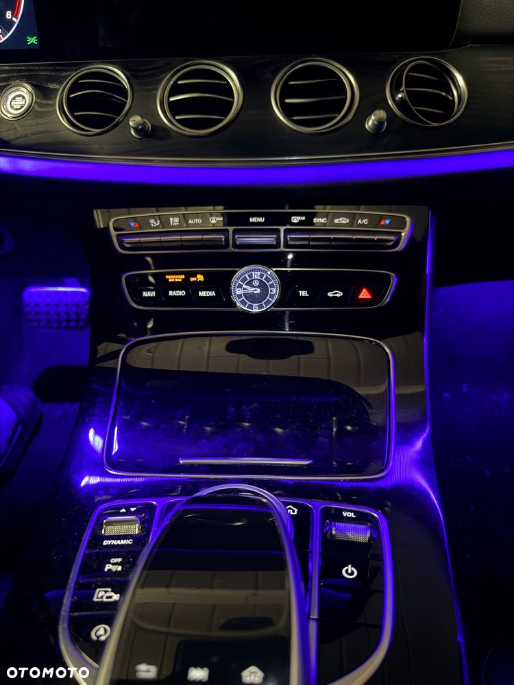 Mercedes-Benz Klasa E 220 d 4-Matic 9G-TRONIC - 16