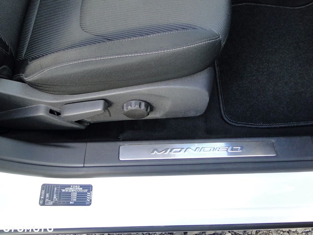 Ford Mondeo 2.0 TDCi Titanium PowerShift - 29