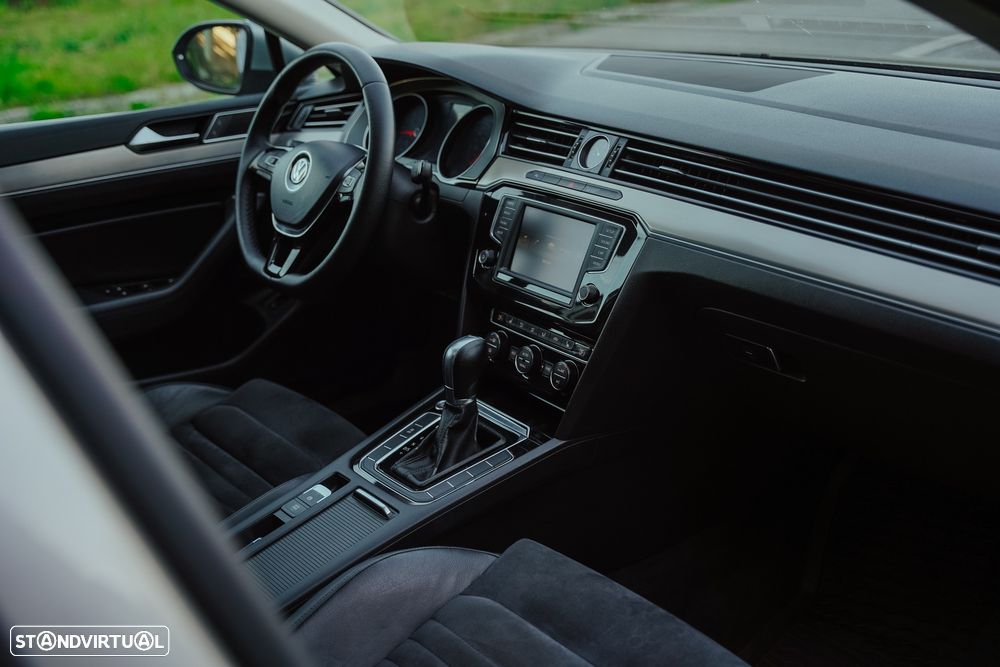 VW Passat Variant 2.0 TDi Highline DSG - 31