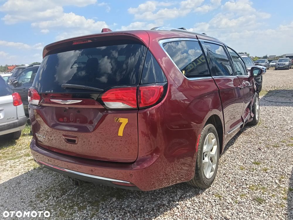 Chrysler Pacifica - 6