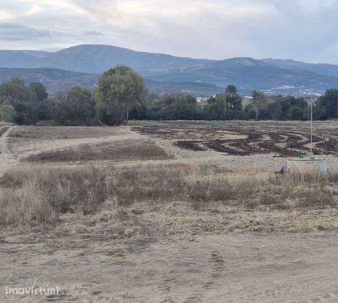 Terreno Rústico - área de 8.770 m. quadrados - Grande imagem: 4/4