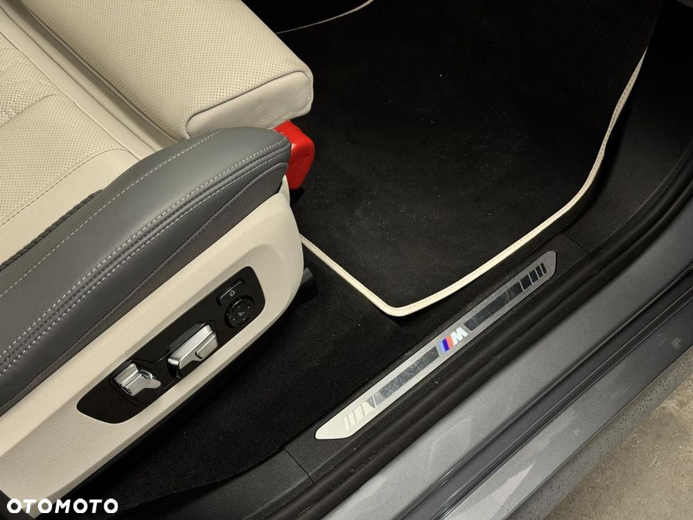 BMW X7 - 25